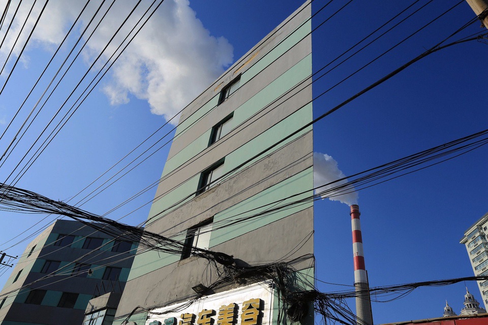 Nhìn từ góc nghiêng tòa nhà mỏng như 1 tờ giấy (Ảnh: PDO)