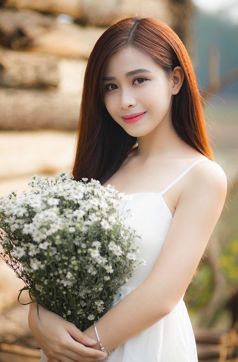 Thiếu nữ tuổi 19 dịu dàng với cúc họa mi - 5 Ngoài tập trung cho việc học, Phương Dung còn là mẫu ảnh và diễn viên quảng cáo tự do