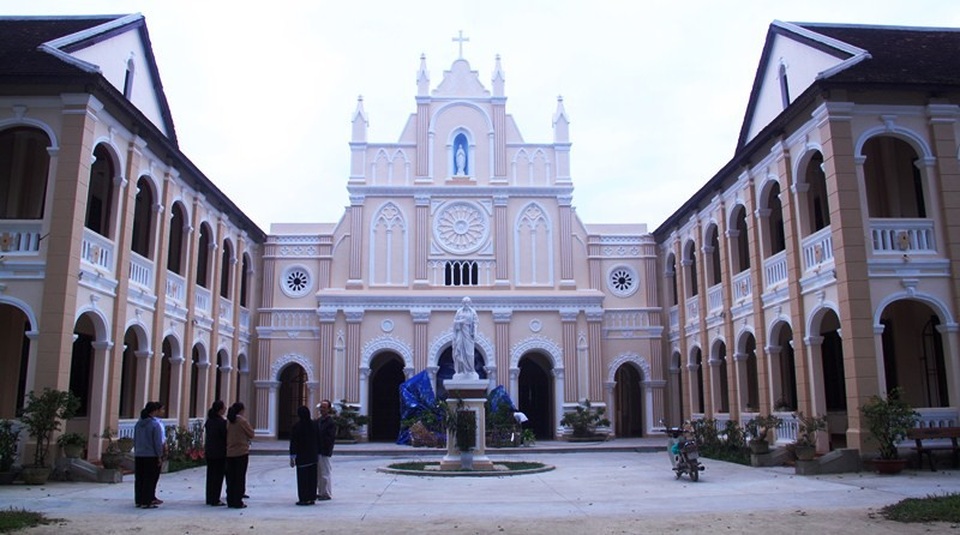 Tiểu chủng viện cổ kính bậc nhất Bình Định yên bình đón Noel - 2
Không khí Noel ở Tiểu chủng viện Làng Sông luôn cho chúng ta cảm giác bình an đến lạ...