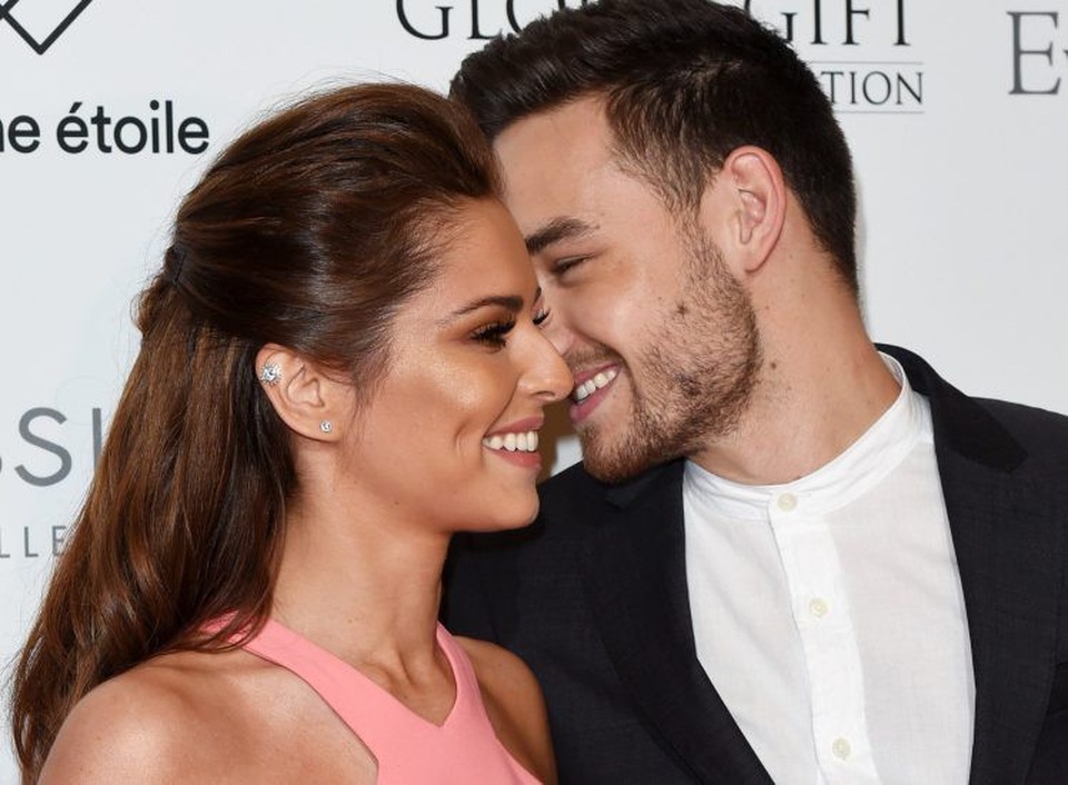 
Liam tiết lộ thêm là con trai anh rất thích những tờ giấy gói quà lấp lánh nên anh sẽ bọc quà thật màu mè và rực rỡ
