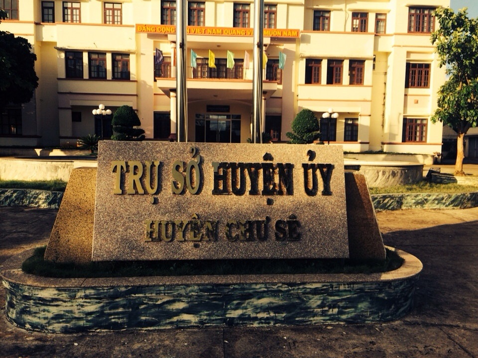 Kỷ luật khiển trách Trưởng và Phó ban Tổ chức Huyện ủy Chư Sê - 1 Huyện ủy huyện Chư Sê nơi ông Thoa và ông Phúc công tác