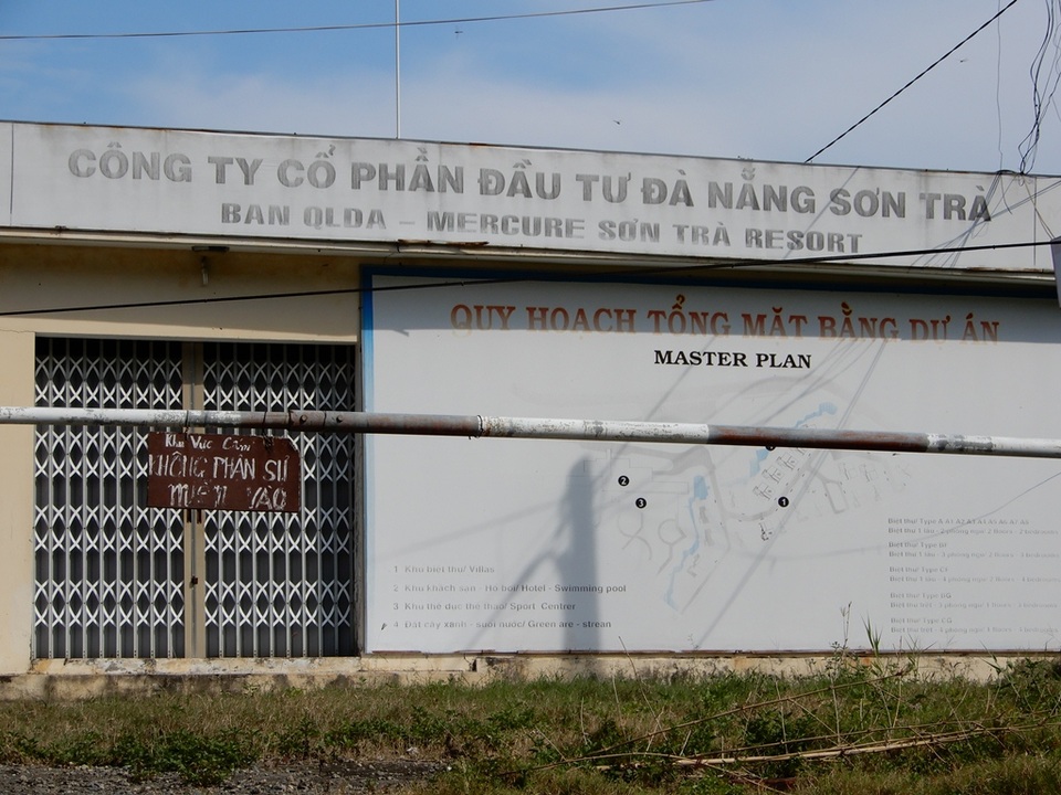 Những biệt thự bỏ hoang trên bán đảo Sơn Trà - 5 Dự án tiếp theo là dự án Mercure Sơn Trà Resort do Công ty Cổ phần Đầu tư Đà Nẵng Sơn Trà làm chủ đầu tư được khởi công vào năm 2011.