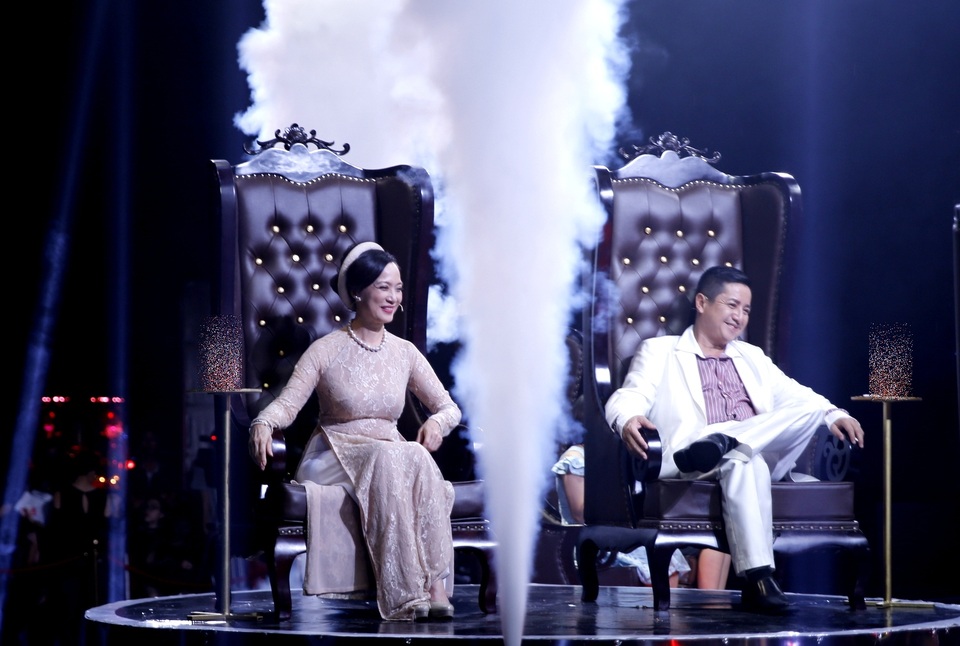 NSƯT Chí Trung “đối đầu” NSND Lê Khanh vì 4 cô gái - 5 NSND Lê Khanh và NSƯT Chí Trung có những quan điểm trái chiều trên ghế nóng.