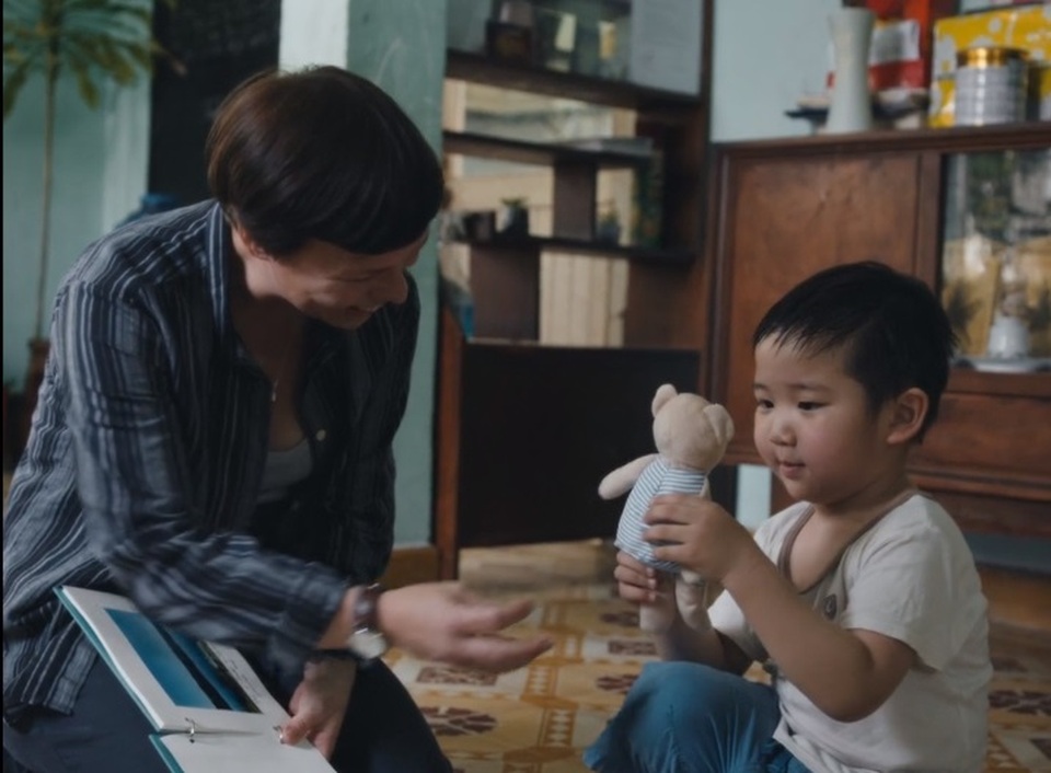 Điều đặc biệt trong đoạn quảng cáo “lấy nước mắt” - 1 Điều đặc biệt trong đoạn quảng cáo “lấy nước mắt” - 1
