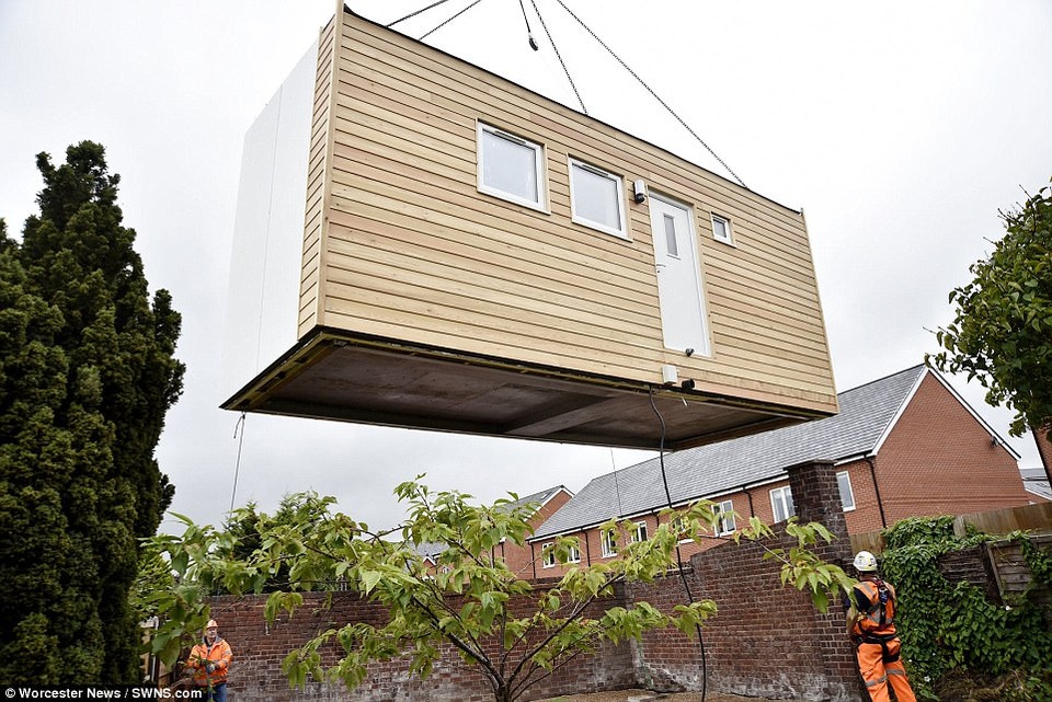 Hiện tại, Quỹ Vô gia cư (Anh) đang thực hiện một dự án nhà ở dành cho người độc thân thu nhập thấp và người vô gia cư.