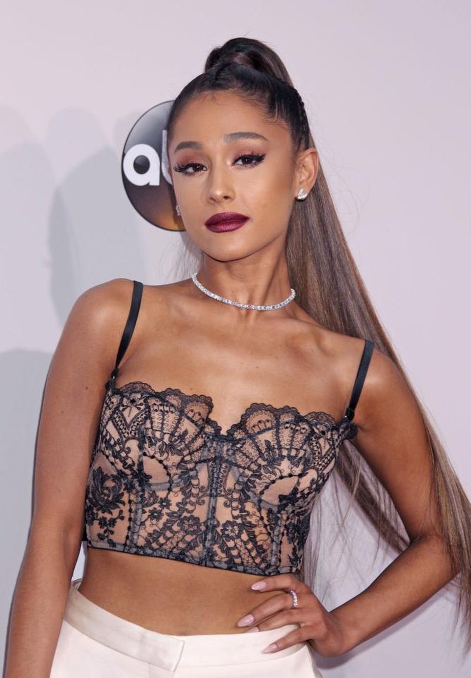 Trước khi huỷ show ở Việt Nam, Ariana Grande đã gặp lùm xùm tại Hàn Quốc - 2 Trước khi huỷ show ở Việt Nam, Ariana Grande đã gặp lùm xùm tại Hàn Quốc - 2