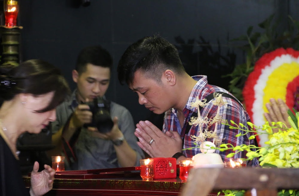 Đồng nghiệp xót xa trong phút giây tiễn biệt nghệ sĩ Duy Thanh - 17 Đồng nghiệp xót xa trong phút giây tiễn biệt nghệ sĩ Duy Thanh - 17