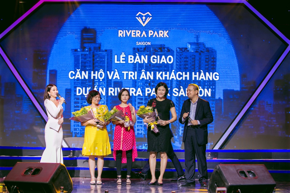 
Ngày 15/10, chủ đầu tư Long Giang Land đã tổ chức Lễ bàn giao căn hộ và tri ân khách hàng Dự án Rivera Park Sài Gòn như một lời cảm ơn chân thành đến khách hàng đã đồng hành cùng cùng Long Giang Land trong thời gian qua.
