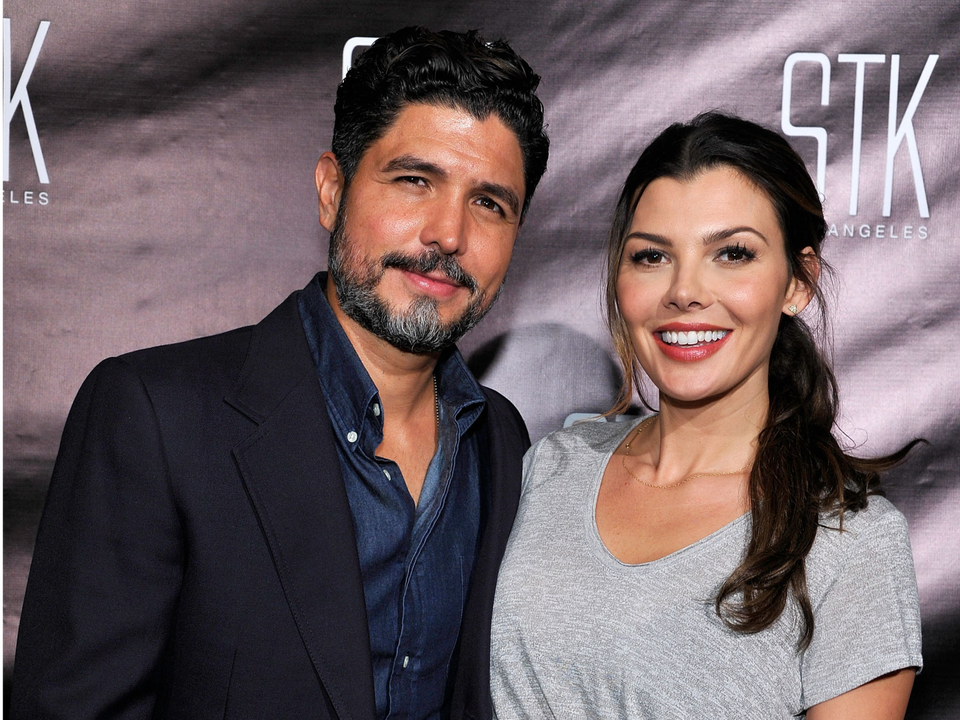 Những cặp đôi ngôi sao trì hoãn “chuyện ấy” tới khi cưới - 9 Hoa hậu Mỹ 1996 - Ali Landry và đạo diễn Alejandro Monteverde