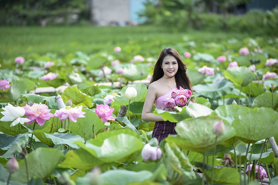 Nữ sinh Lào quyến rũ bên hoa sen Việt - 3
Anisone đang học năm cuối đại học. Cô đã sống tại Việt Nam được hơn 5 năm.