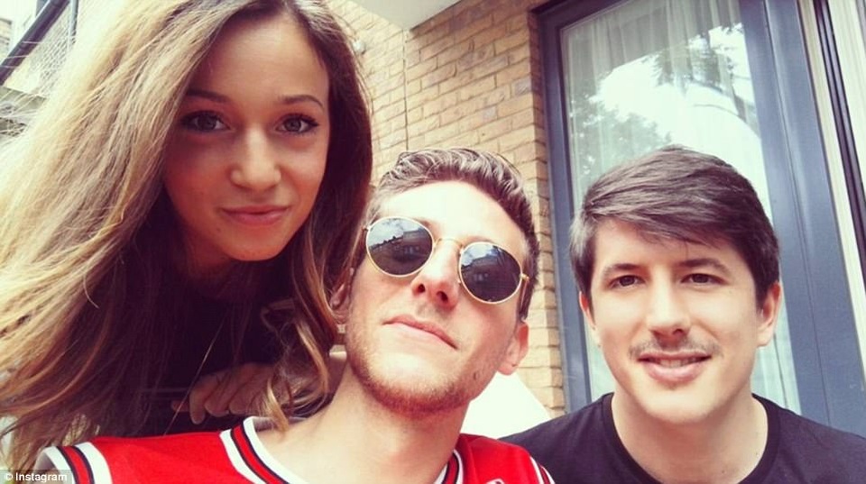 Bức ảnh cuối cùng của cặp đôi chụp với một người bạn, đăng tải trên trang cá nhân của Gloria.