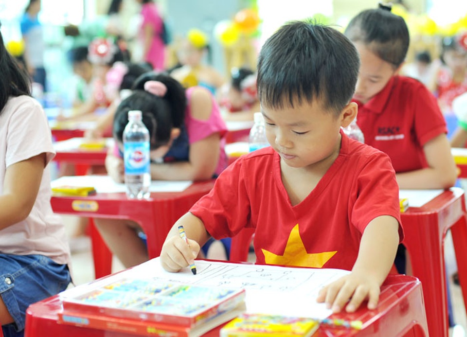 Phát động cuộc thi “Em vẽ ước mơ của em” lần thứ 9 - 4
Em Nguyễn Minh Nhân (lớp 2A6, trường Tiểu học Kim Giang) vẽ chiếc máy giặt ước mơ.