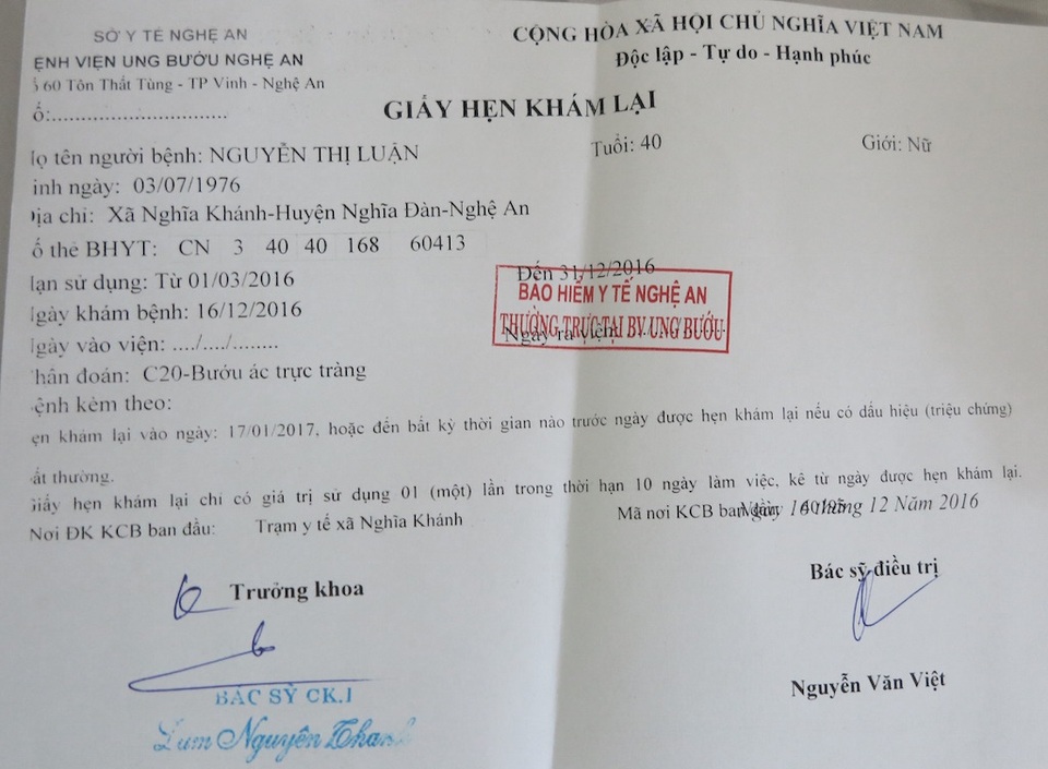 Đáng thương vợ ung thư chăm chồng bị tai nạn trong cảnh không xu dính túi - 3 Giấy hẹn chị Luận khám lại, nhưng do chồng đang bị bệnh nằm viện điều trị nên chị đã phải khất lúc khác.