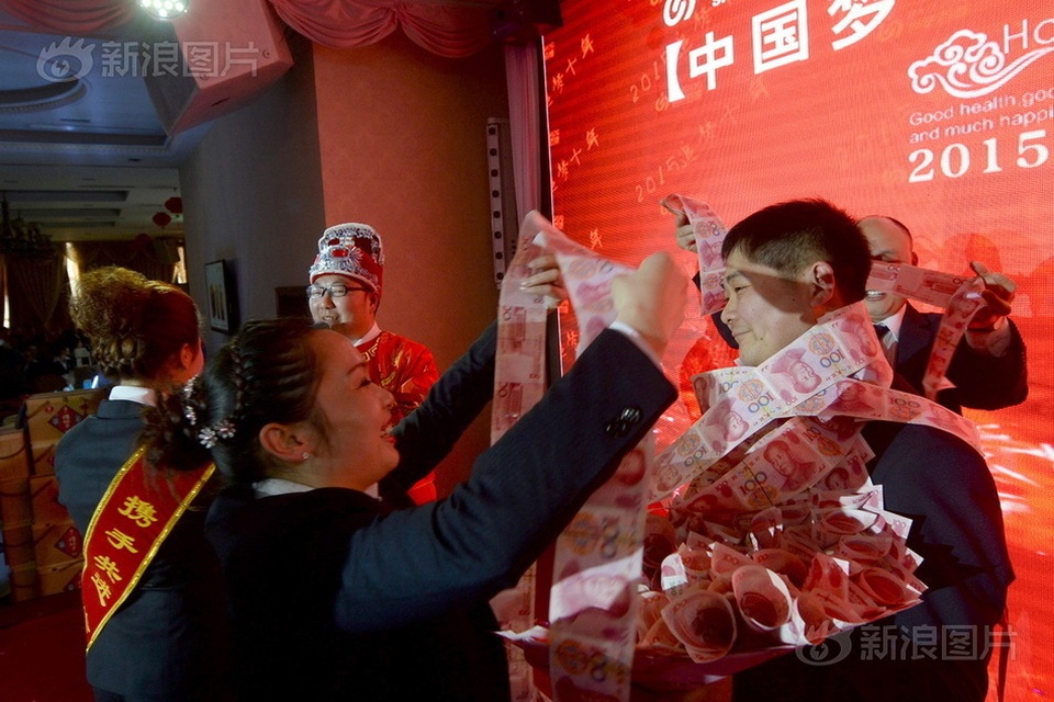 Muôn kiểu thưởng tết độc lạ của Trung Quốc - 9 Muôn kiểu thưởng tết độc lạ của Trung Quốc - 9