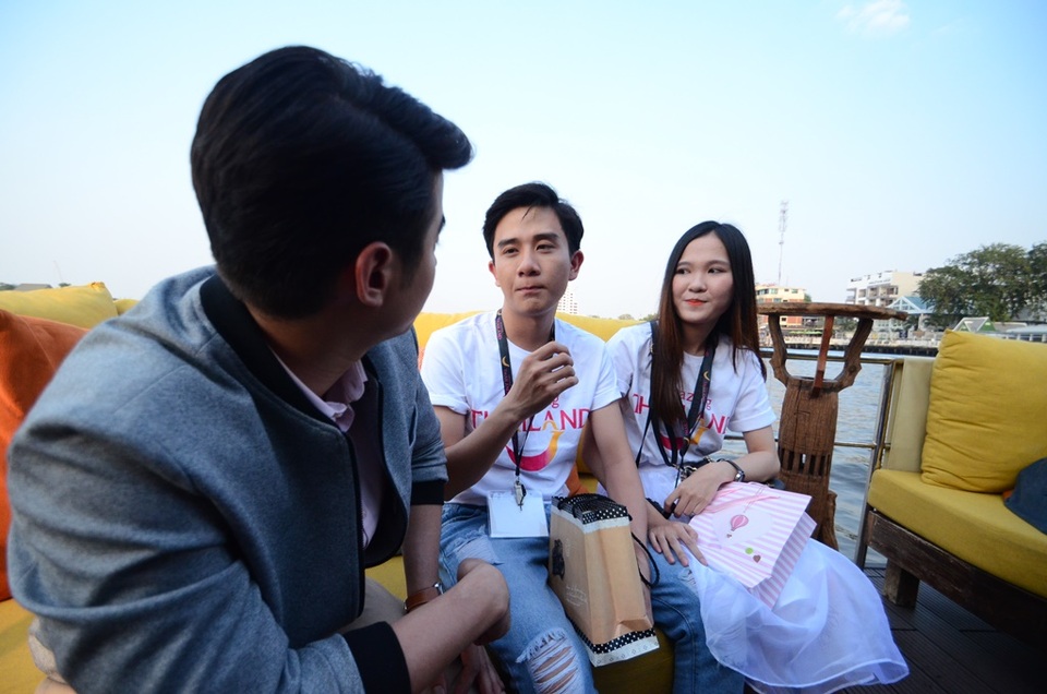 Tài tử “Tình người duyên ma” ấn tượng với người hâm mộ Việt - 6 Mario chia sẻ: “Tôi không nghĩ các bạn Việt Nam vì yêu mến tôi nên đã miệt mài học tiếng Thái trong hai năm. Càng khó tin hơn là các bạn Việt Nam nói tiếng Thái như... người Thái. Mặc dù có vài chỗ sai nhưng với tôi đó là điều rất dễ thương… Tôi yêu các bạn, yêu con người Việt Nam”.
