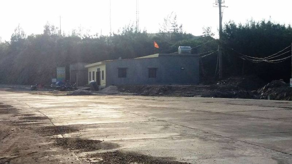 Quảng Bình: Ngang nhiên xây dựng cảng cá “chui” ở Hòn La - 2 Quảng Bình: Ngang nhiên xây dựng cảng cá “chui” ở Hòn La - 2