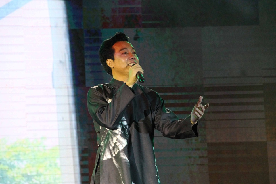 Ca sĩ Tấn Sơn với “Đêm thấy ta là thác đổ”