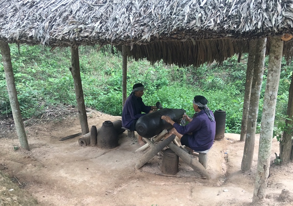 Đến địa đạo Củ Chi "trải nghiệm" cuộc chiến từ trong lòng đất! - 7 Các chiến sĩ tích cực nghiên cứu, chế tạo bom mìn... để đánh giặc