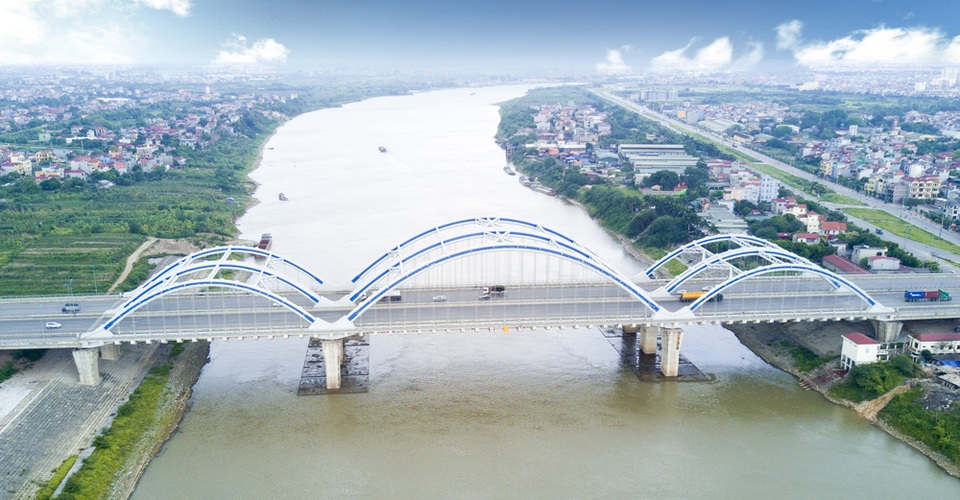 Mãn nhãn với 7 cây cầu vượt sông tại Hà Nội - 12 Cầu Đông Trù bắc qua sông Đuống, nằm trên quốc lộ 5 kéo dài nối xã Đông Hội (huyện Đông Anh) và phường Ngọc Thụy (quận Long Biên).