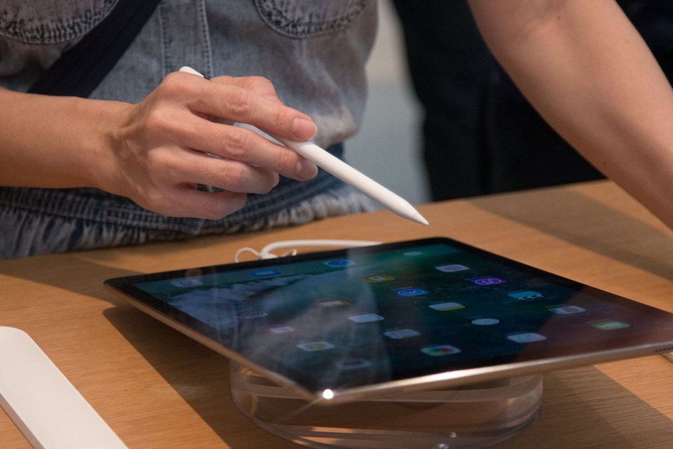 Apple ra mắt cửa hàng đầu tiên tại khu vực Đông Nam Á - 6 Trải nghiệm iPad Pro tại Apple Store ở Singapore.