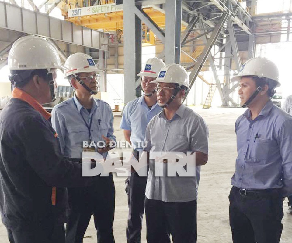 Đoàn công tác tỉnh Hà Tĩnh thị sát hiện trường vụ nổ tại Formosa - 4 
Ngay tại hiện trường phía Formosa báo cáo bước đầu về nguyên nhân vụ nổ.