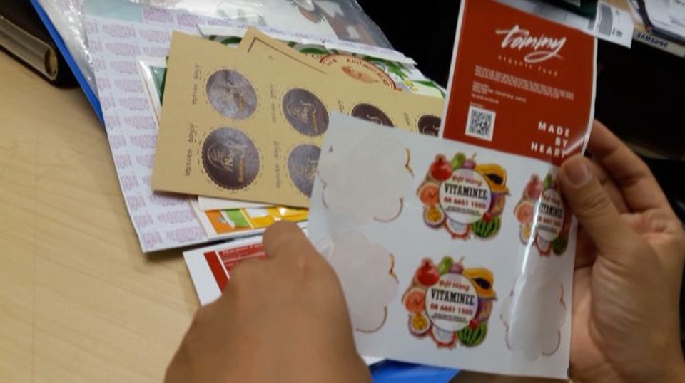 Loạn… tem trái cây - 4 Mỗi con tem mua tại cơ sở in chỉ có giá 60 đồng