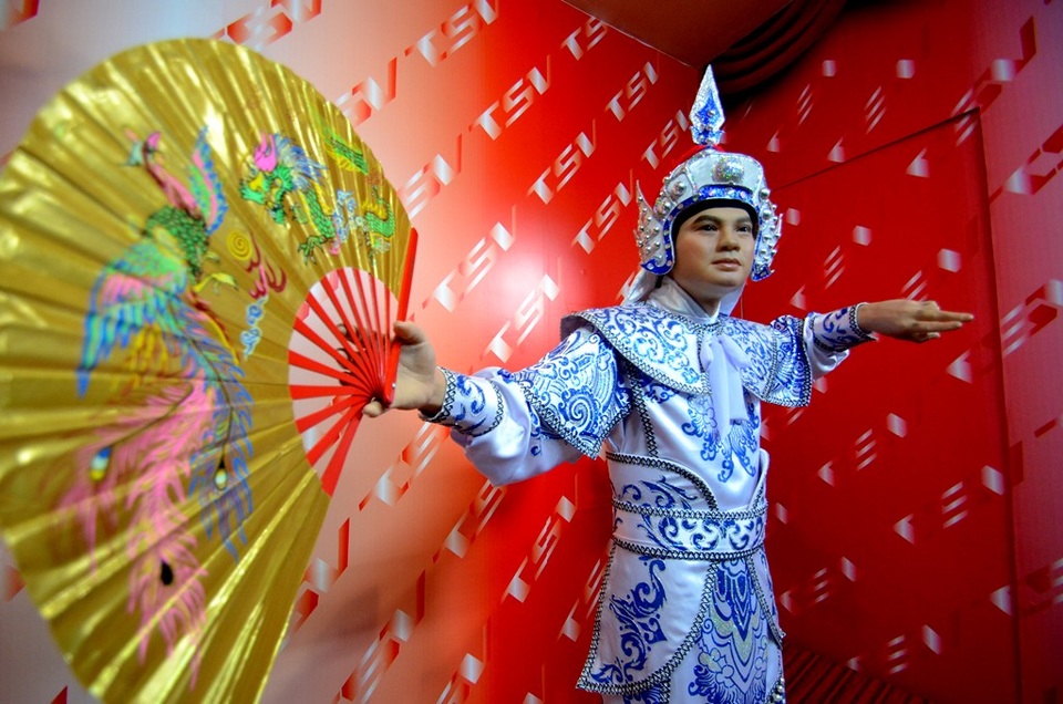 Những điều chưa biết bên trong khu trưng bày tượng sáp ở TPHCM - 6 Nghệ sỹ Kim Tiểu Long.