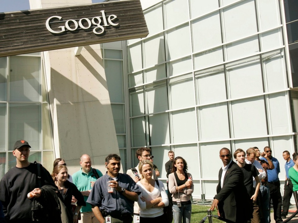 Sau khi tốt nghiệp, Mayer đã có sẵn trong tay 12 công việc đang chờ cô khi ra trường, nhưng lại quyết định tham gia Google, một công ty startup nhỏ vào thời điểm bấy giờ - vốn được chuyên gia nhận định chỉ có 2% cơ hội sống sót. Tuy nhiên bằng một cách nào đó, Mayer vẫn nhiệt tình tham gia và trở thành nhân viên xuất sắc tại đây trong suốt 13 năm làm việc. 