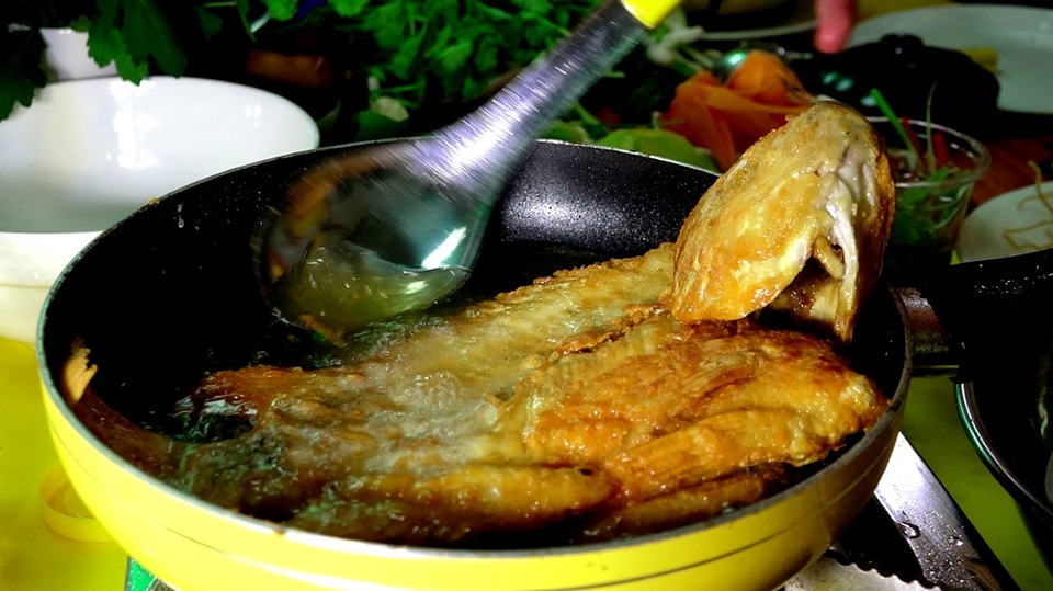 Khi nhà báo trổ tài… dao thớt - 6 Kỳ công cá xối… dầu.