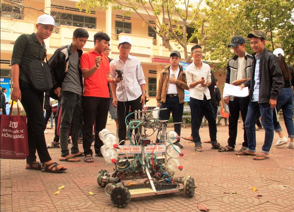 Thí sinh lo học ngành gì ra trường có việc làm ngay, lo học phí tăng - 7
Nhiều thí sinh quan tâm đến nhóm ngành khoa học tự nhiên, điện - điện tử...