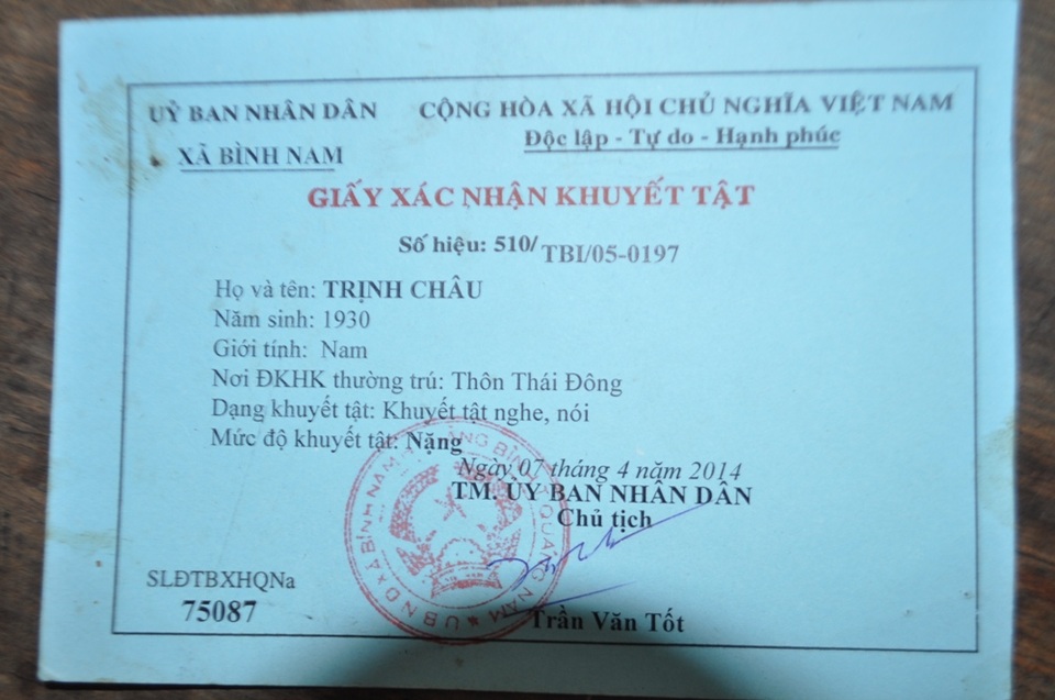 Lay lắt cảnh vợ chồng già yếu nuôi con gái ung thư - 6 Giấy chứng nhận khuyết tật của ông Trịnh Châu