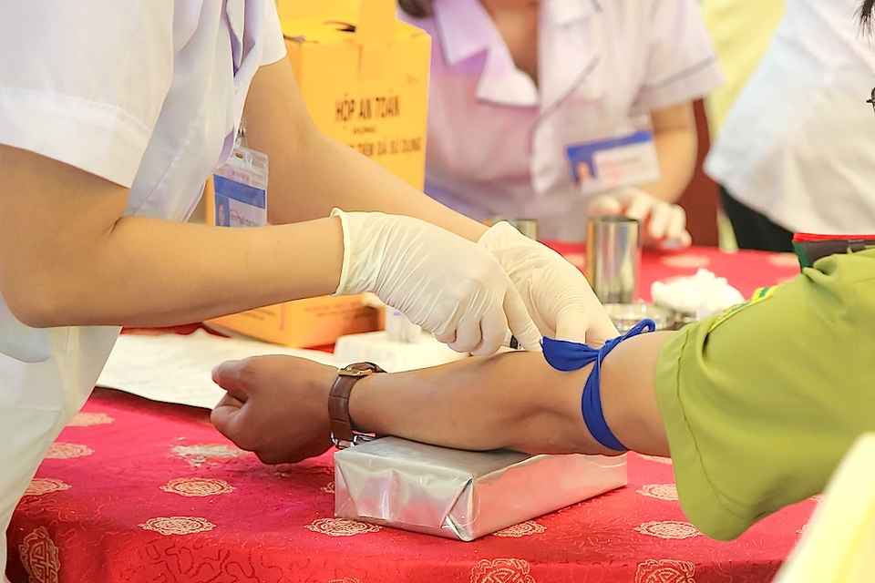 Các công đoạn cần thiết như khám lâm sàn, xét nghiệm... để tiến hành hiến máu.