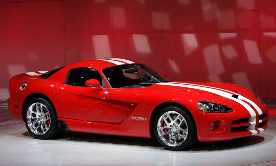Không thể lắp thêm túi khí, dòng xe cơ bắp Dodge Viper bị khai tử - 2
Chiếc Dodge Viper SRT 10 góp mặt trong Fast and Furious 7: Tokyo Drift (Ảnh: Reuters)