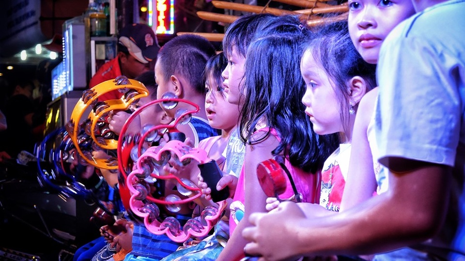 Hàng ngàn du khách “chen chân” phố đi bộ Bùi Viện ngày khai trương - 7