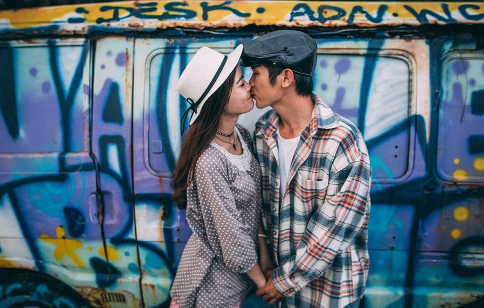 Bộ ảnh kỷ niệm 5 năm tình yêu đẹp giản dị bên bờ biển - 1 Nguyễn Thị Thúy Liễu (sinh năm 1994) là nhân viên ngân hàng và bạn trai là Phạm Thiên Phong (sinh năm 1989) là kỹ sư xây dựng.