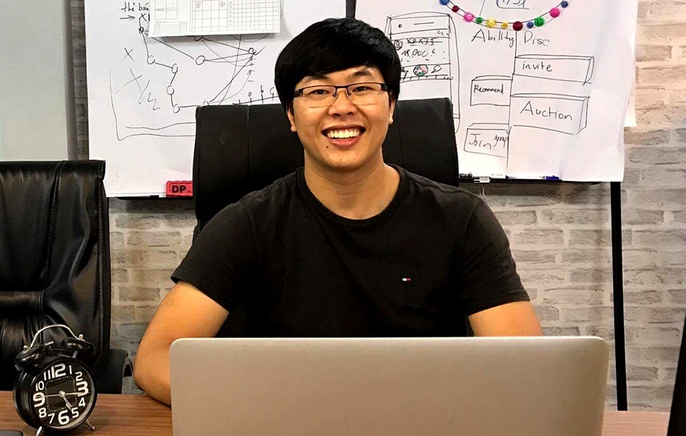 
Hoàng Ngọc Gia Long, Giám đốc Công ty TNHH Atomic Vietnam, người đã tạo ra phần mềm kết nối doanh nghiệp “Thần đèn Zeniius”.
