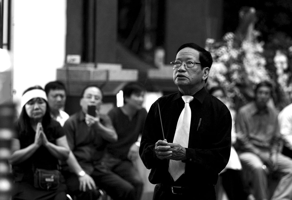Tiếng sáo, tiếng thơ vang vọng trong lễ viếng nhà thơ Thanh Tùng - 6 Những người bạn thơ đến viếng nhà thơ Thanh Tùng.