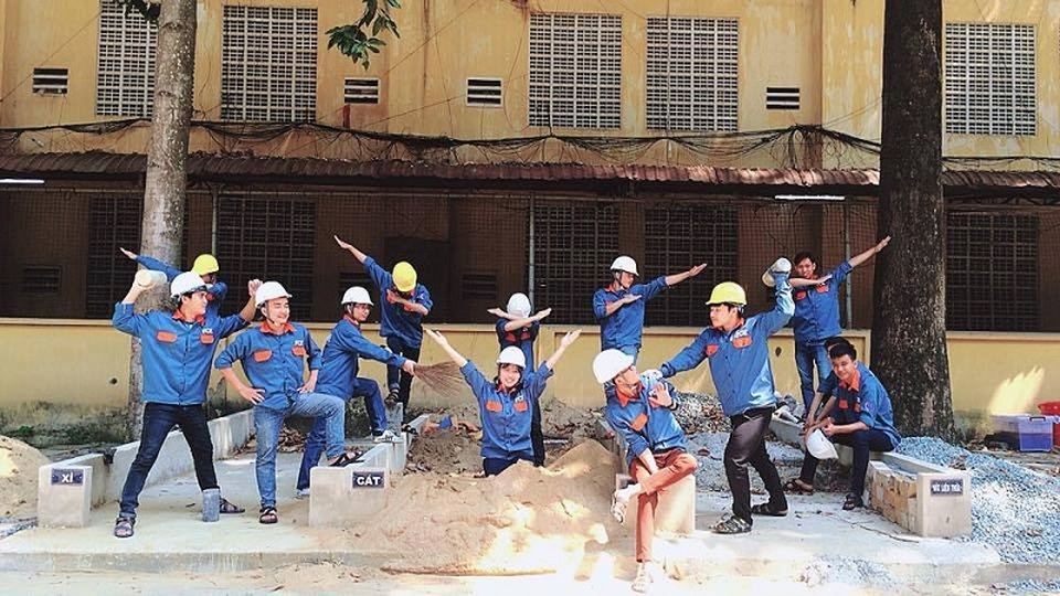 Nữ sinh được cưng chiều như công chúa trong lớp học - 2 Lớp học thú vị 1 nữ 50 nam