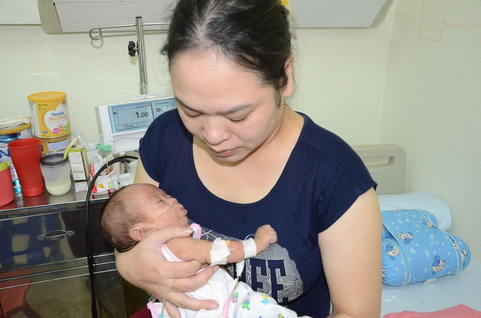 Mong manh sự sống của bé 4 tháng tuổi cùng lúc mắc tim bẩm sinh và nấm máu - 6 Vì thể trạng của bé quá yếu ớt lại mắc nấm máu nên chưa thể phẫu thuật tim