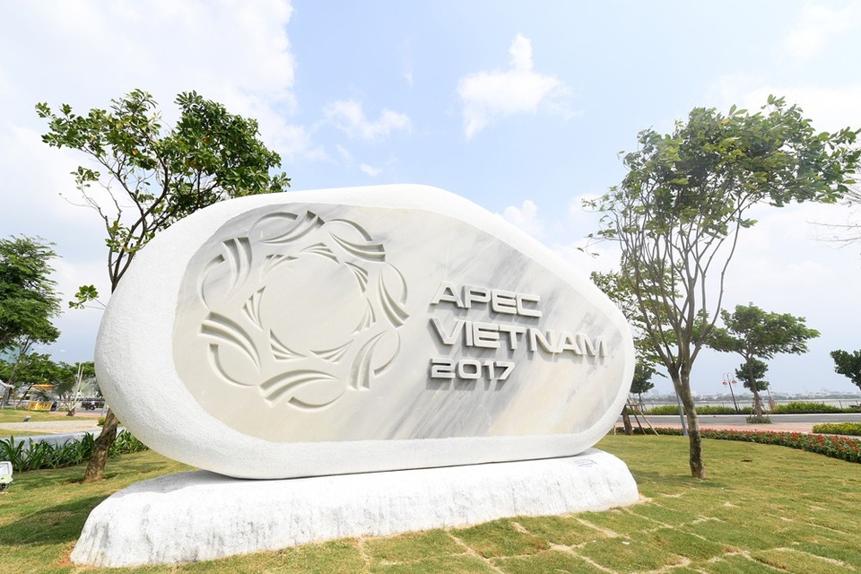 Sắc màu APEC tràn ngập đường phố Đà Nẵng - 5
Công viên APEC được xây dựng bên sông Hàn, ngay gần cầu Rồng.