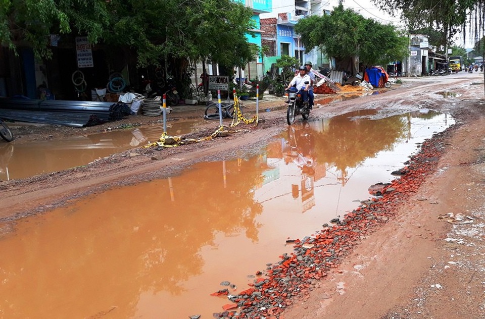 Đường biến thành ao