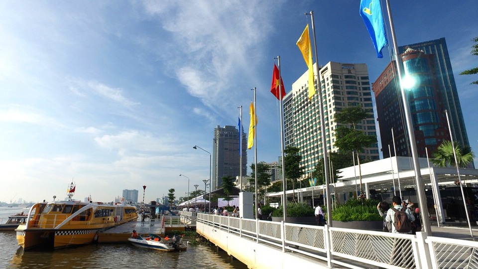 Tuyến buýt đường sông vừa đưa vào hoạt động, tạo diện mạo mới cho bến Bạch Đằng