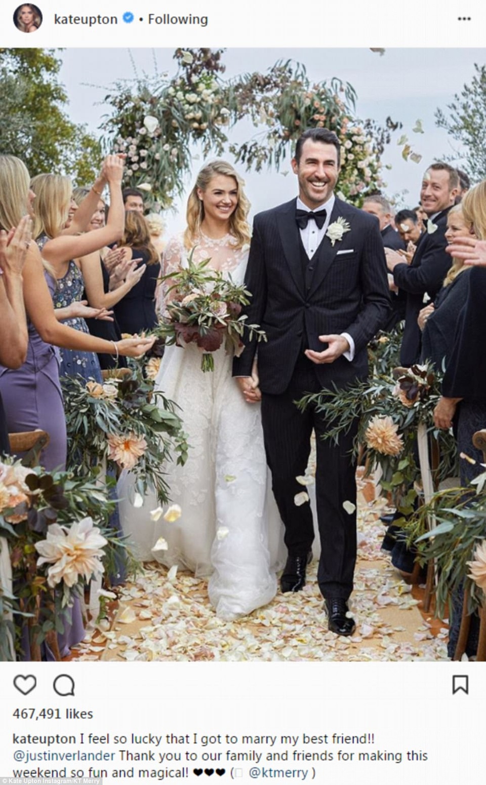 Hình ảnh đẹp như mơ trong đám cưới siêu mẫu ngực khủng - 6
Kate Upton nói, cô may mắn đã cưới được bạn thân nhất còn Justin Verlander thì nói, thật tuyệt vời khi đượcbắt đầu chặng đường mới bên nhau