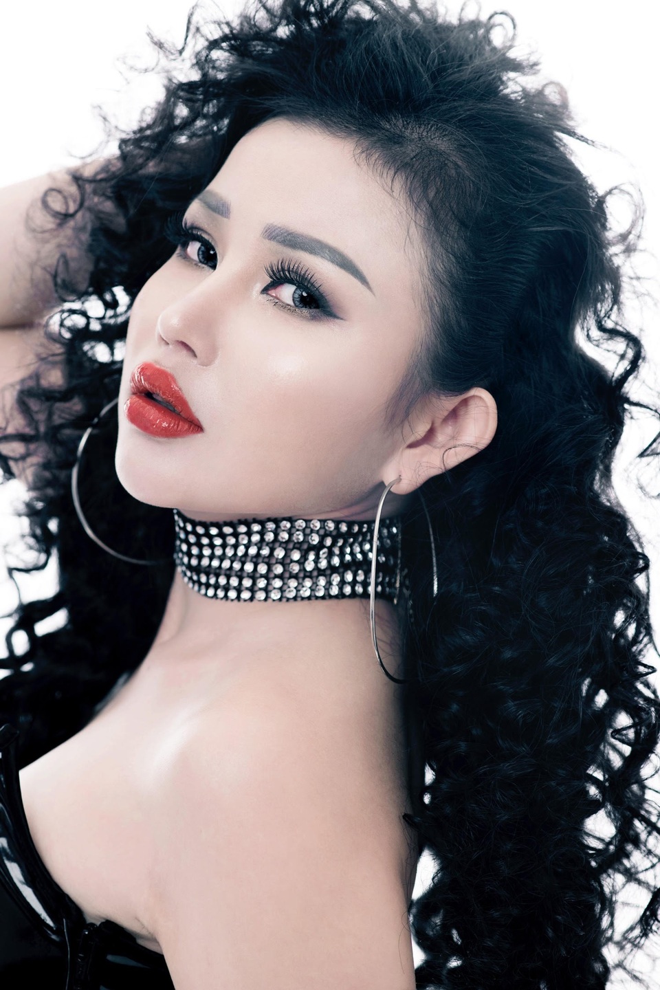 Hoa hậu Janny Thủy Trần khoe đường cong với bộ ảnh mới - 1 Hoa hậu Janny Thủy Trần khoe đường cong với bộ ảnh mới - 1