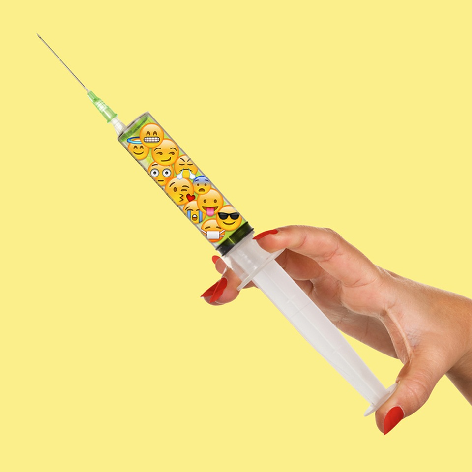 Bộ ảnh ghép đầy màu sắc phê phán thói "nghiện" mạng xã hội - 5 Kim tiêm cảm xúc