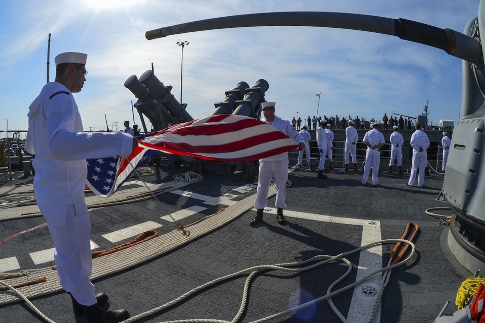Dàn vũ khí tối tân trên tàu tuần dương Mỹ sắp đến Trung Đông - 6
USS Monterey cũng được trang bị bệ phóng tên lửa Harpoon, có thể phóng tên lửa Harpoon bay xa tới hơn 107km, và các tên lửa khác, bao gồm Tomahawk.
