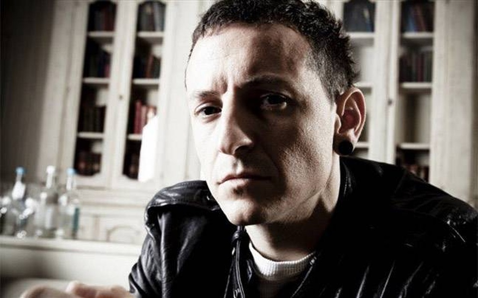 Chester Bennington - thủ lĩnh nhóm Linkin Park tự tử ở tuổi 41 - 5 Chester Bennington - thủ lĩnh nhóm Linkin Park tự tử ở tuổi 41 - 5