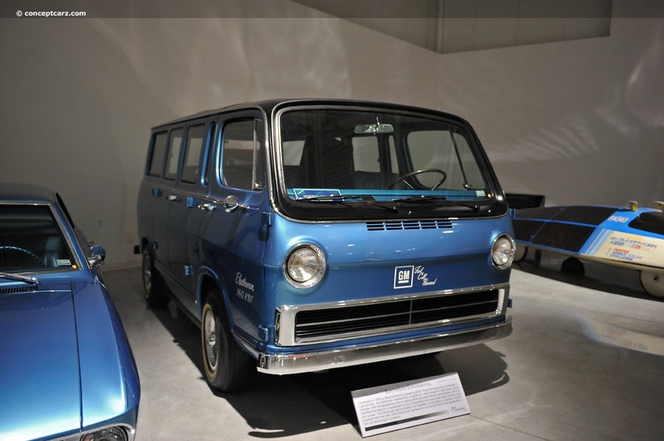 Chevrolet Colorado ZH2 Concept - "Dấn thân" vào việc nhà binh - 2
Chiếc Chevrolet Elecrtovan 1966 - mẫu xe đầu tiên sử dụng động cơ chạy bằng pin hydro hiện nằm trong bảo tàng của General Motors
