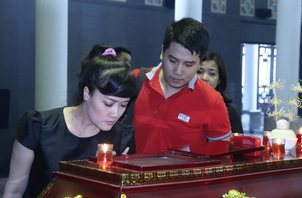 Đồng nghiệp xót xa trong phút giây tiễn biệt nghệ sĩ Duy Thanh - 16
Nghệ sĩ Vân Dung
