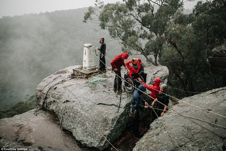 Chị Sarah thực hiện bộ ảnh ngoạn mục - một món quà tinh thần dành cho chị khi Ngày của Mẹ sắp đến.
